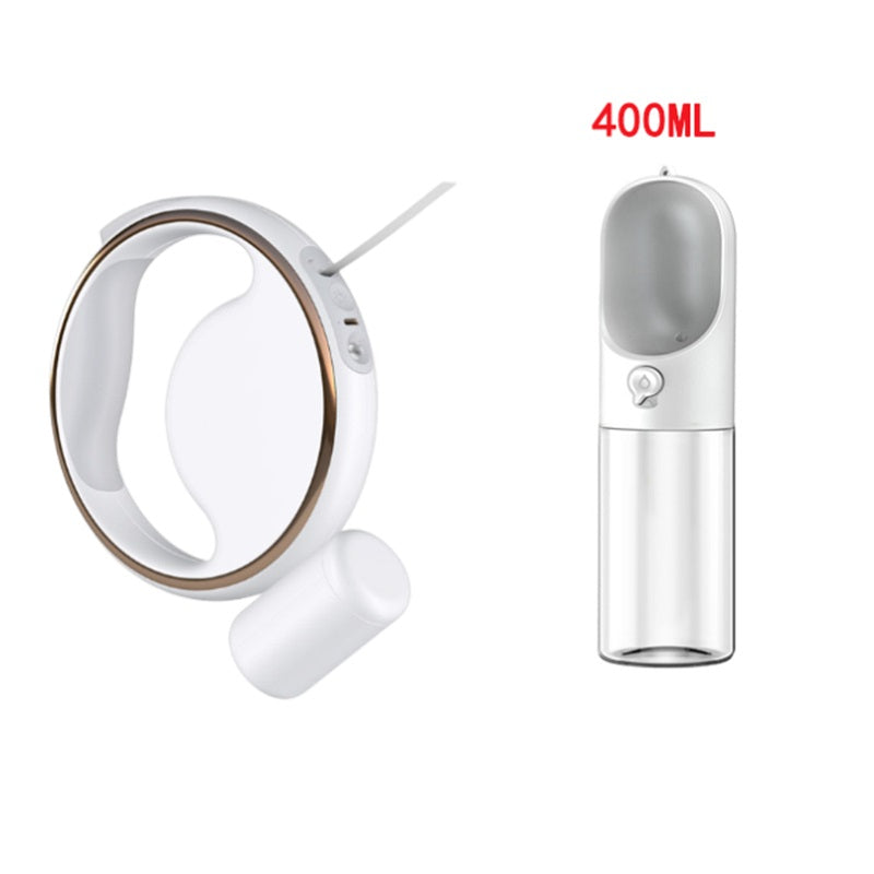 Extendable dog leash with automatic lighting