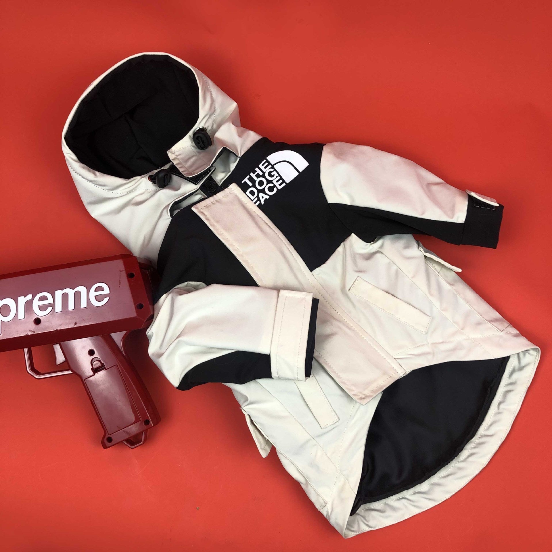 The Dog Face Winter-Daunenjacke in Rot oder Weiß