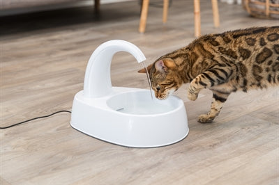 Trixie Trinkbrunnen Gebogener Strahl Kunststoff Weiss 25X35X24,5 CM 2,6 LTR.